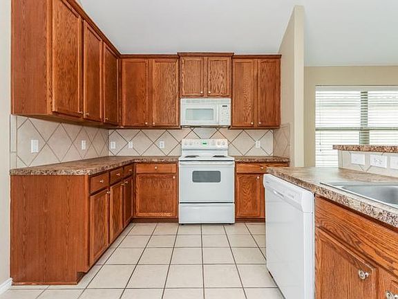 4th image of 613 Twin Knoll Dr