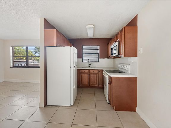 4th image of 1925 Madison Street #22