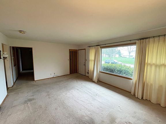 4th image of 6912 W Kinnickinnic River Pkwy