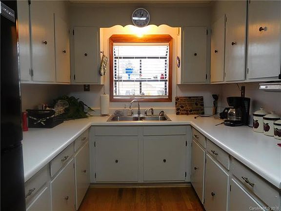 5th image of 2635 Hill Ln