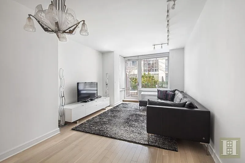 80 Riverside Blvd #3V photo 1