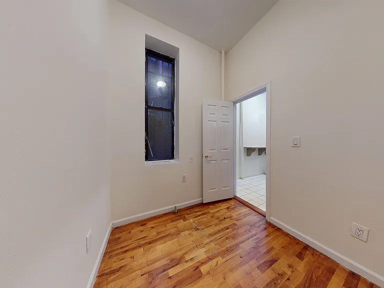 711 2nd Ave #1C — Photo 7