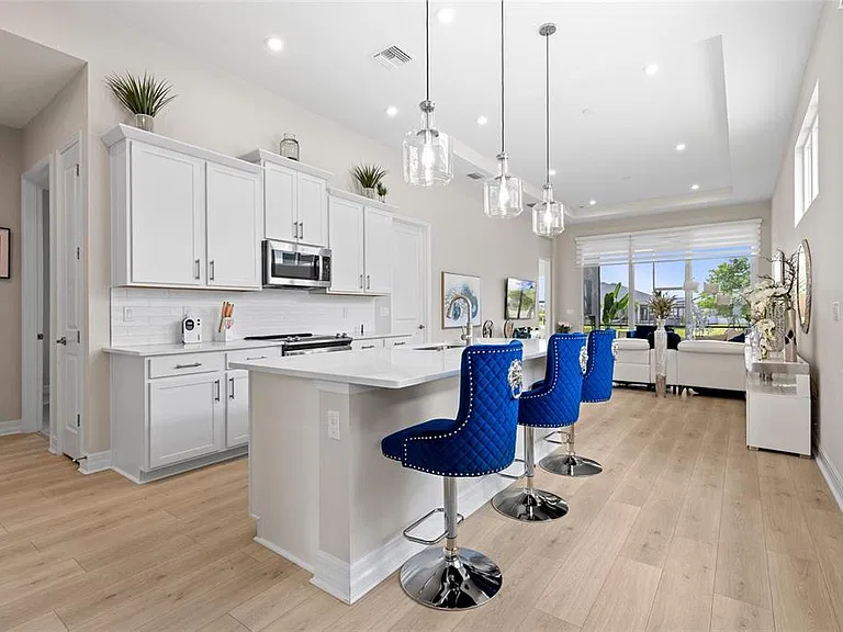 819 Liliana Dr — Photo 6