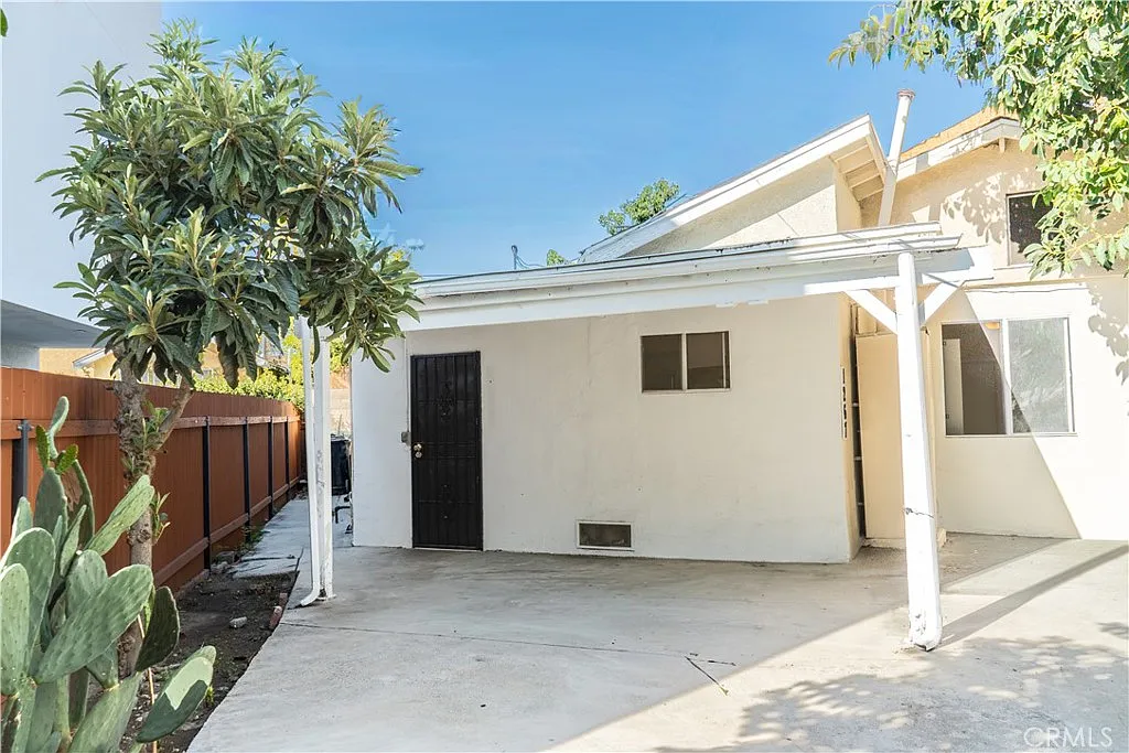 1 bed, 8518 sqft, $2,200 — Photo 2