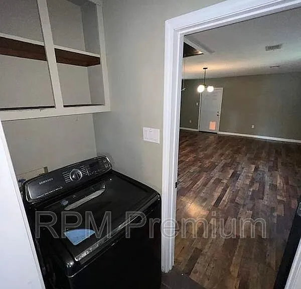 8725 Fairoaks St — Photo 15