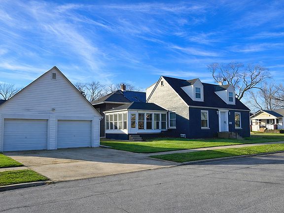 3rd image of 301 Warren St