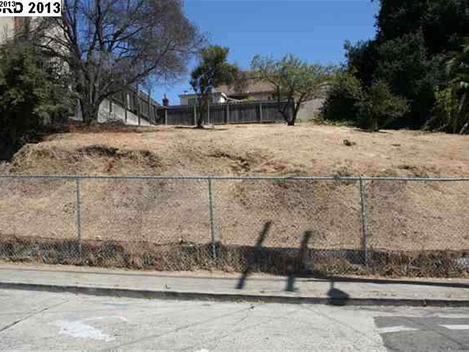 2nd image of 2628 Inyo Ave