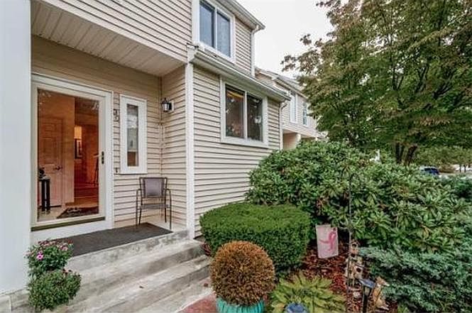 1st image of 411 Gaslight Ln