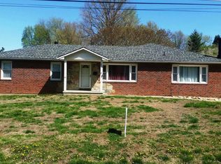 3207 Brown Rd, Saint Joseph, MO 64506