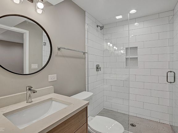 5th image of 1348 W Bryn Mawr Ave #B