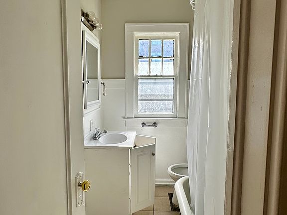 3rd image of 156 Avenue D
