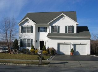 4 Heron Dr, Hackettstown, NJ