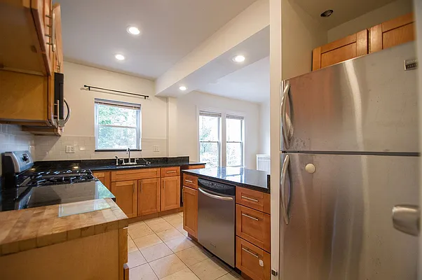 Rented by Rhona Realty | media 7