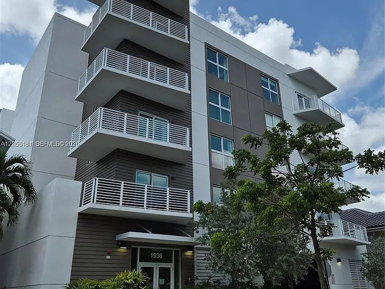 1938 Jackson St #502 — Photo 2