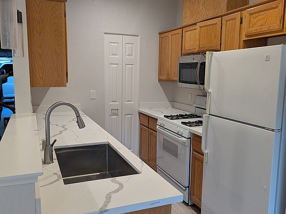 2nd image of 727 Star Jasmine Ct