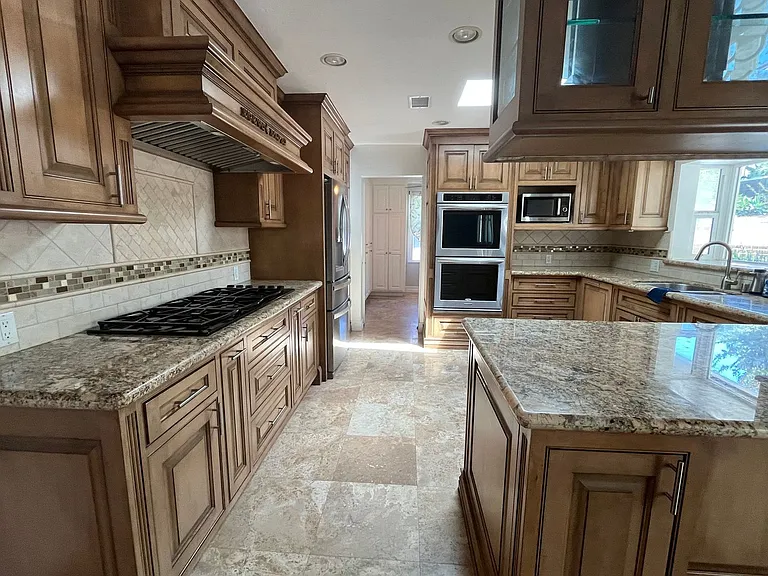 2085 Warmlands Ave — Photo 4