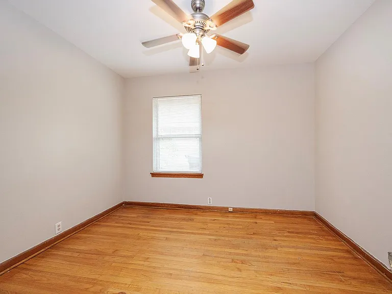 1018 W 31st St — Photo 37