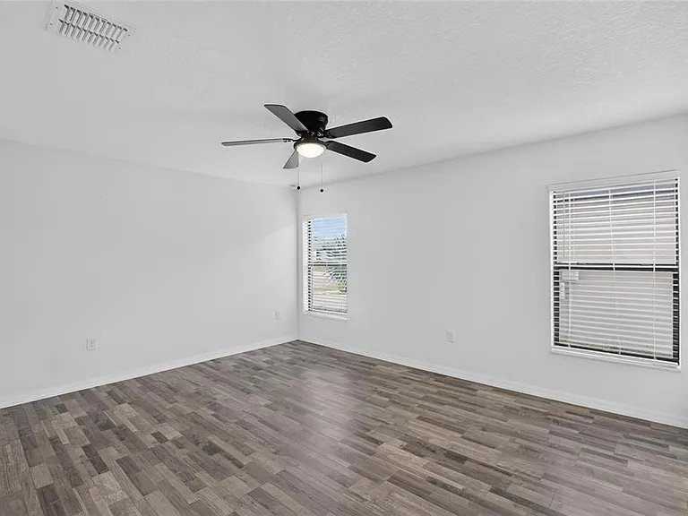 1115 Wynnmere Walk Ave — Photo 32