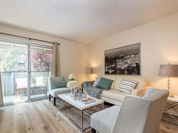 2nd image of 415 Piccadilly Pl APT 4