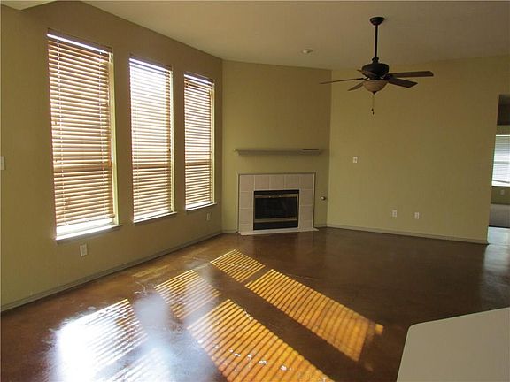 3rd image of 305 Newport Dr