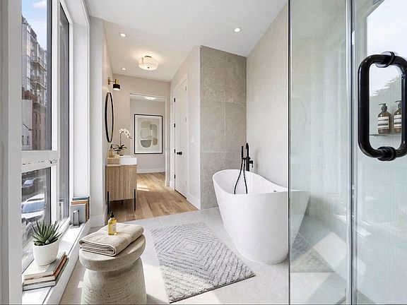 4th image of 321 Eckford St #201