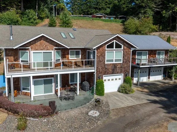 93860/93862 McClurg Ln, North Bend, OR 97459