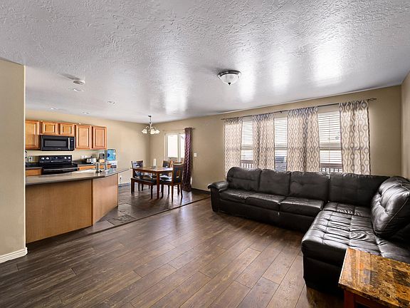 2nd image of 1297 N Lily Pad Dr