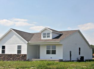 305 Woods Farm Ln, Newton, IL 62448