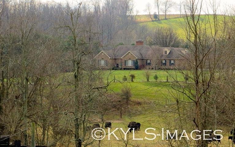 1st image of 49 Lynn Dr