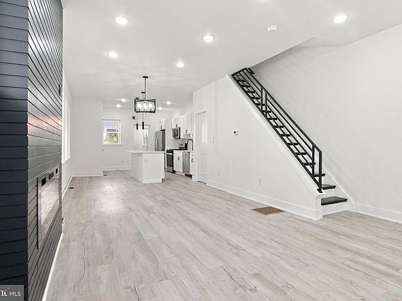 3rd image of 4913 Chancellor St