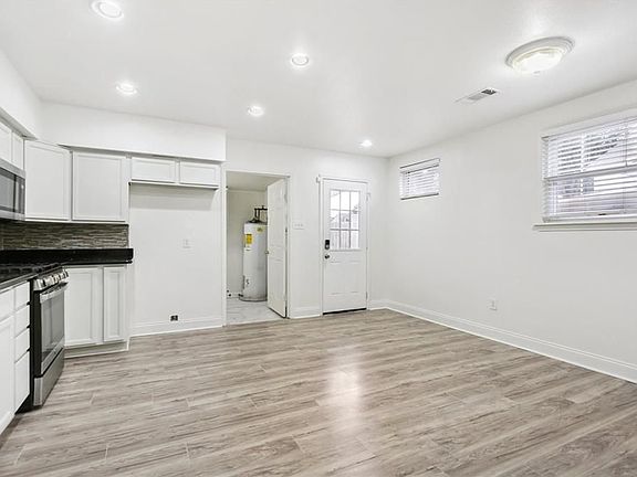 4th image of 3028 Lloyds Ave