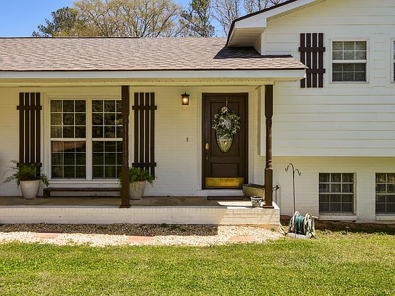 3rd image of 1508 Flora Dr