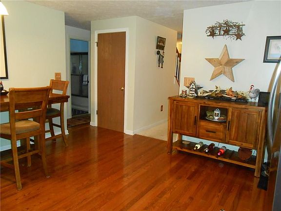 4th image of 59 Woodstock Ln