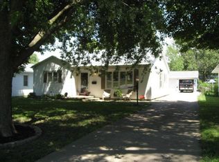 912 N 21st St, Mattoon, IL 61938