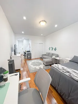 Rented by Urban Real Estate Inc | media 23