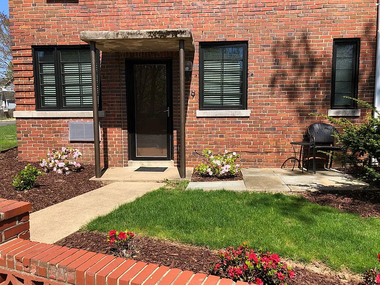 16th Street Apartments — Photo 12