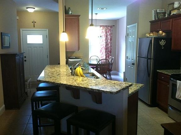 5th image of 204 Spencer Pl #B