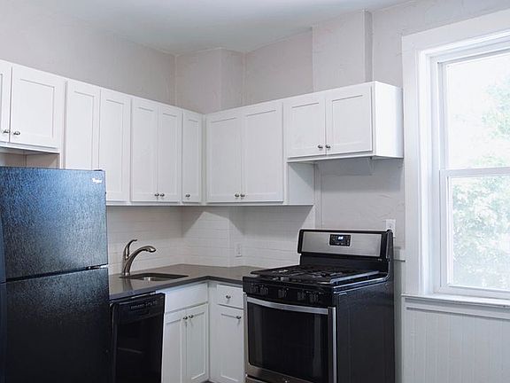 2nd image of 971 Cherry St SE #1