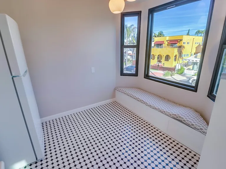 4706 Vista St #1 — Photo 9