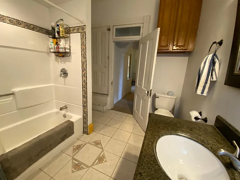 103 E Lincoln St #B — Photo 8
