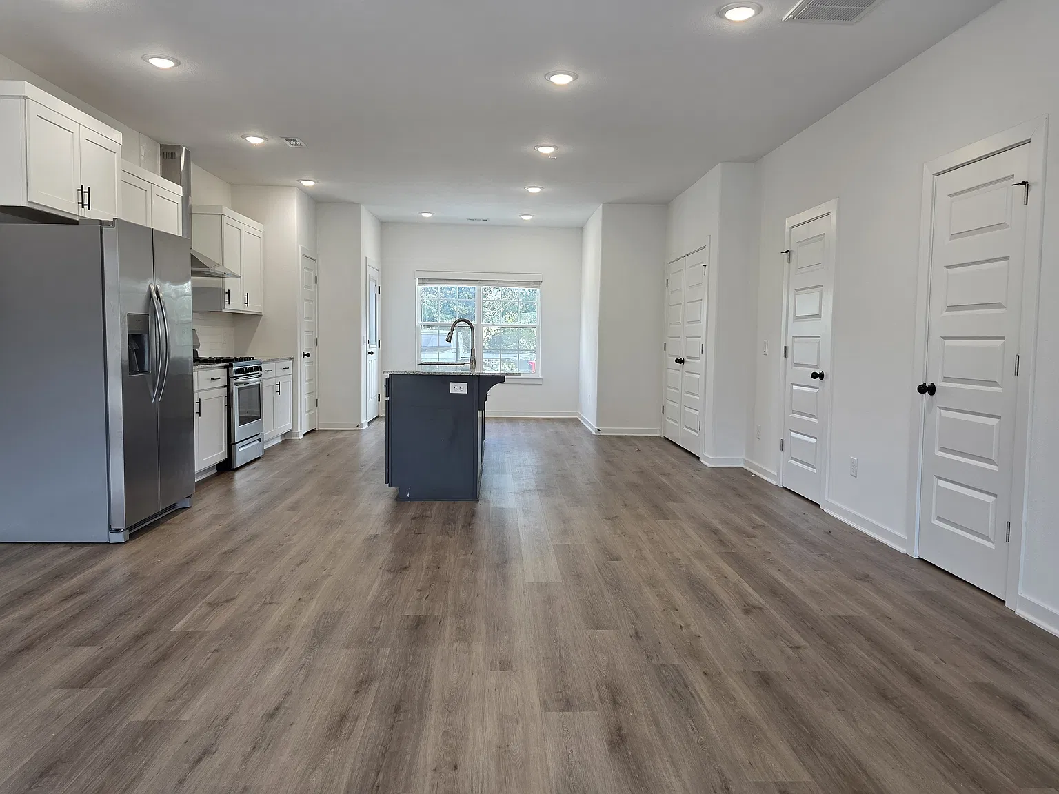 3 bed, 2.5 bath, 1500 sqft, $1,625 — Photo 3