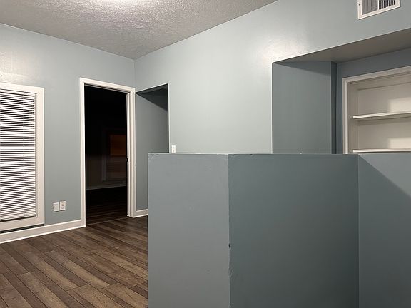 5th image of 135 E Main St
