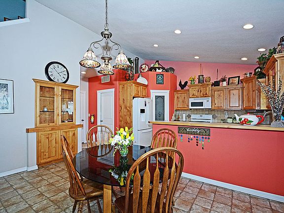 5th image of 200 N Summerwind Dr