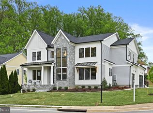 321 Broadleaf Dr NE, Vienna, VA 22180