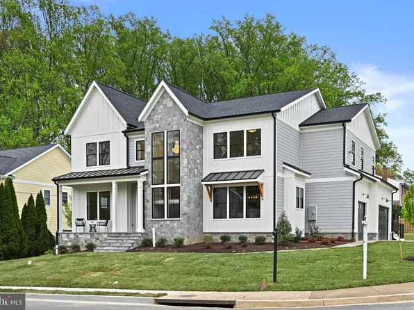 321 Broadleaf Dr NE, Vienna, VA 22180