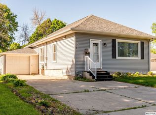 671 3rd St NE, Mason City, IA 50401