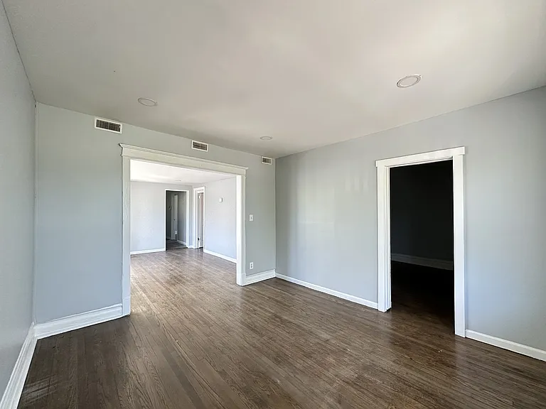2704 E 77th St #3 — Photo 12