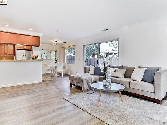 5th image of 2546 Marina Blvd