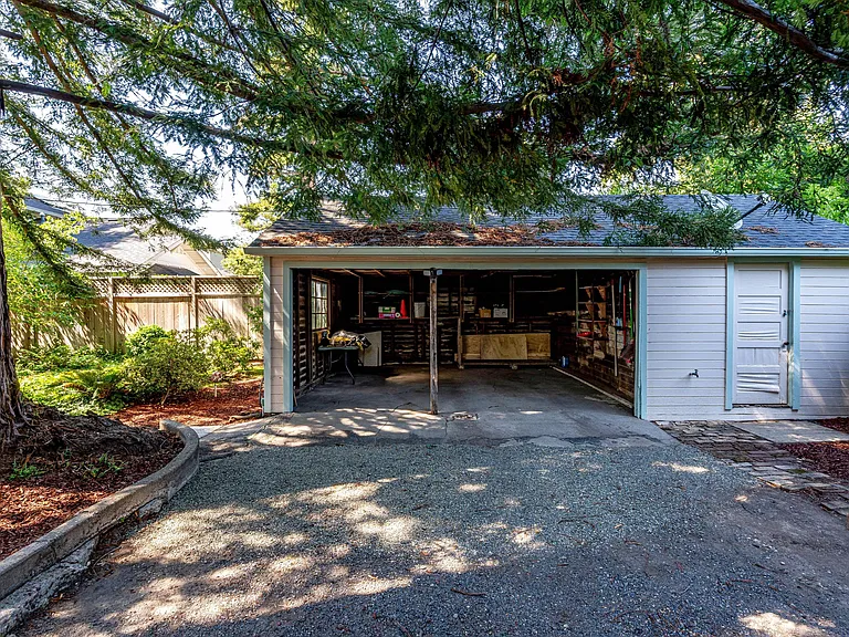 742 Austin Ave — Photo 42