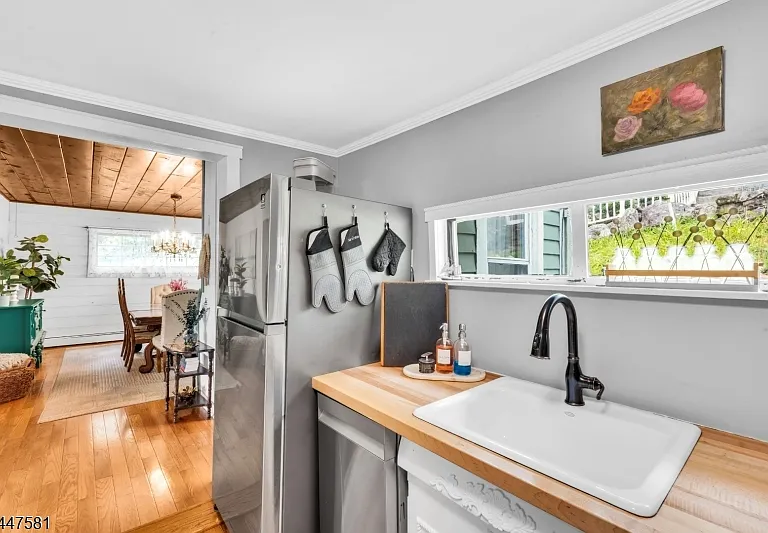 209 Hudson Ave — Photo 10